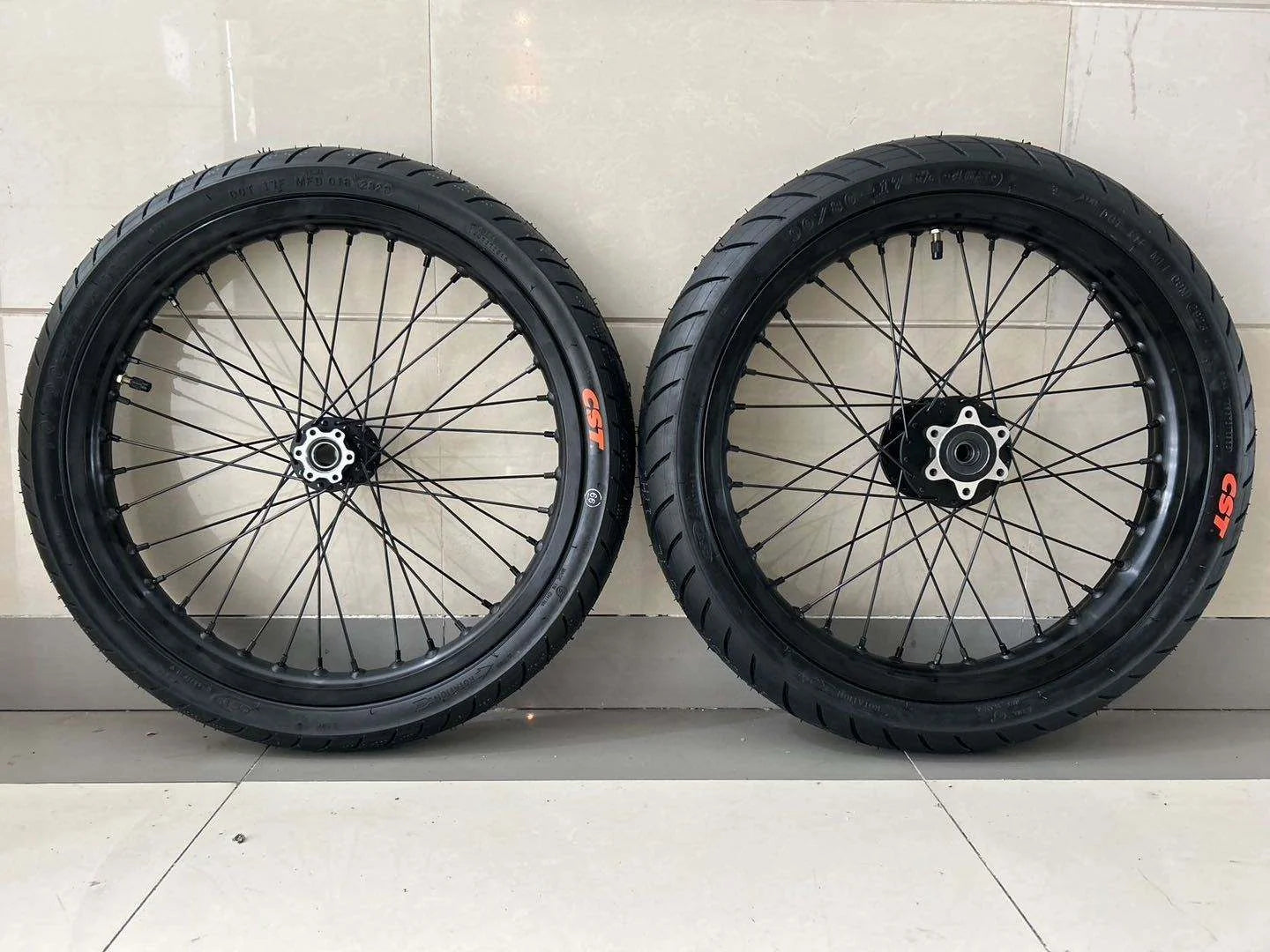 Sur-Ron Talaria Light Bee X Xxx 3X Electric Dirt Bike Assembly Model cst Supermoto Tire Upgrade Rim Wheel & Disc Brake System